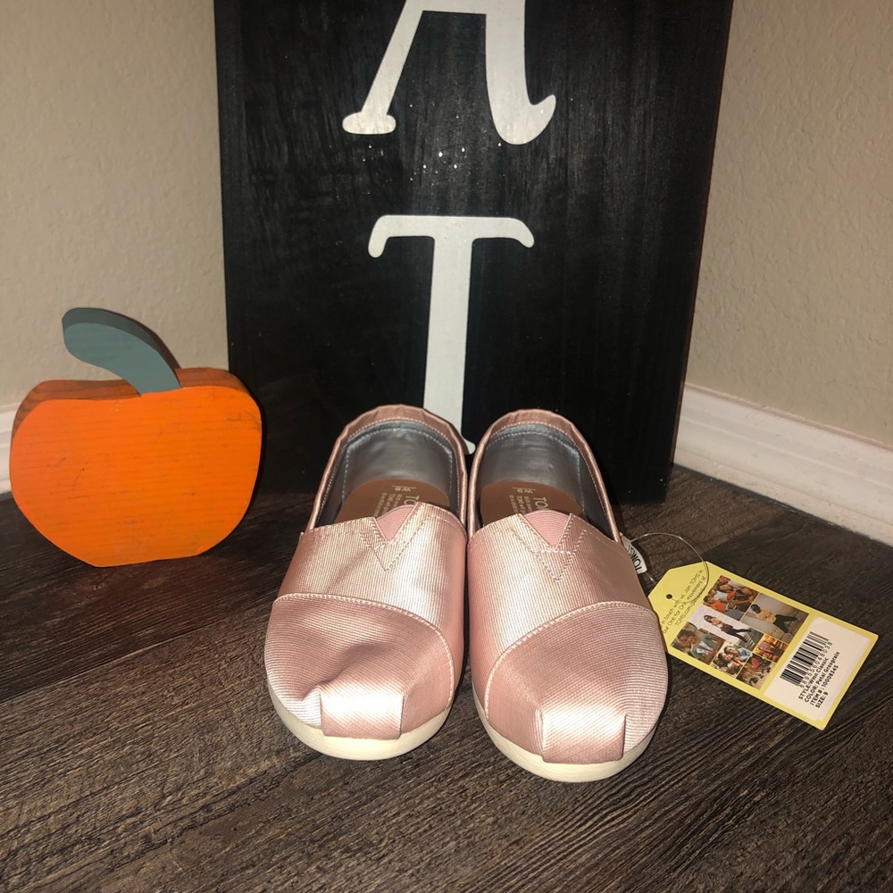 Women’s Pink Toms